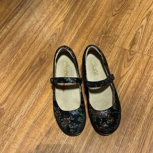 Black Floral women’s Shoes